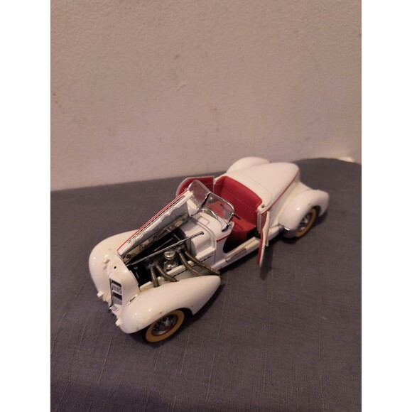 Franklin 1935 Boattail Auburn Speedster (White/Red) NO BOX, FOAM, TOP Nor Wheel - Picture 2 of 12